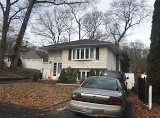 27 Freya Rd, Rocky Point, NY 11778