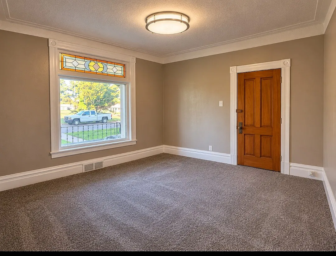 2 bed, 1250 sqft, $1,700 — Photo 1