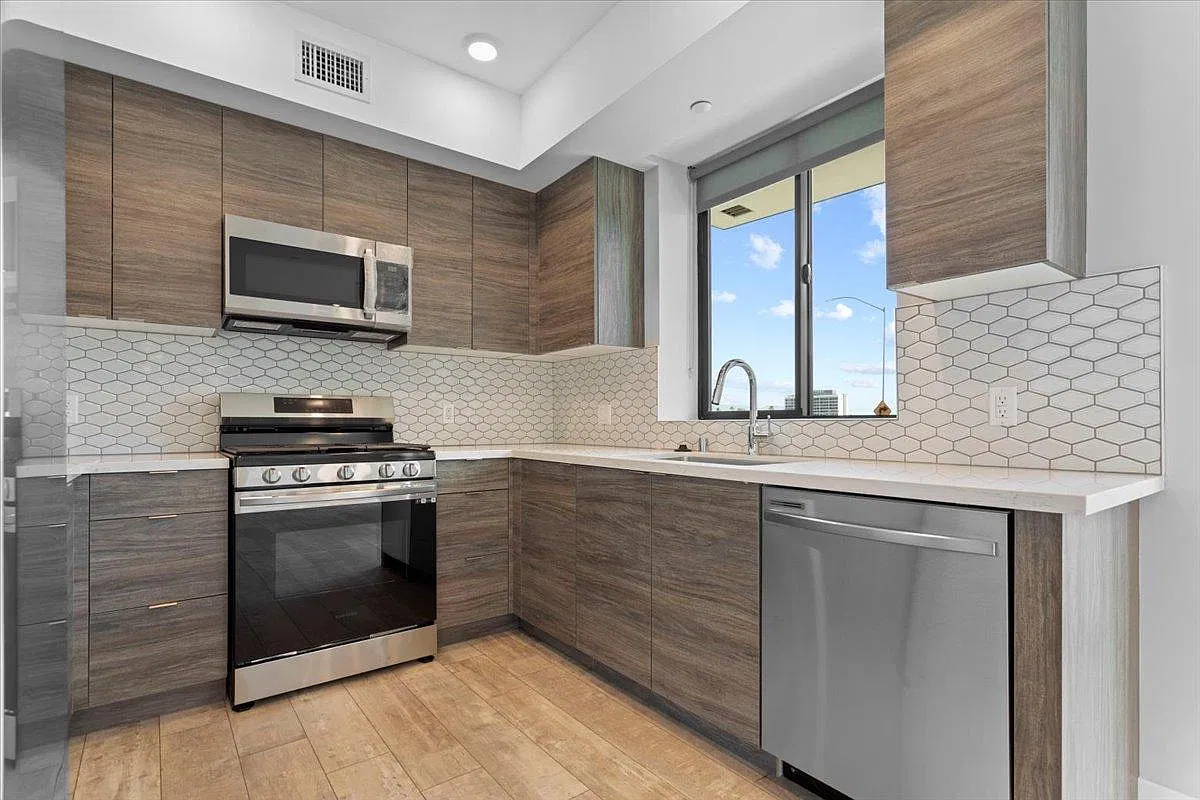 2 bed, 1100 sqft, $3,650 — Photo 3