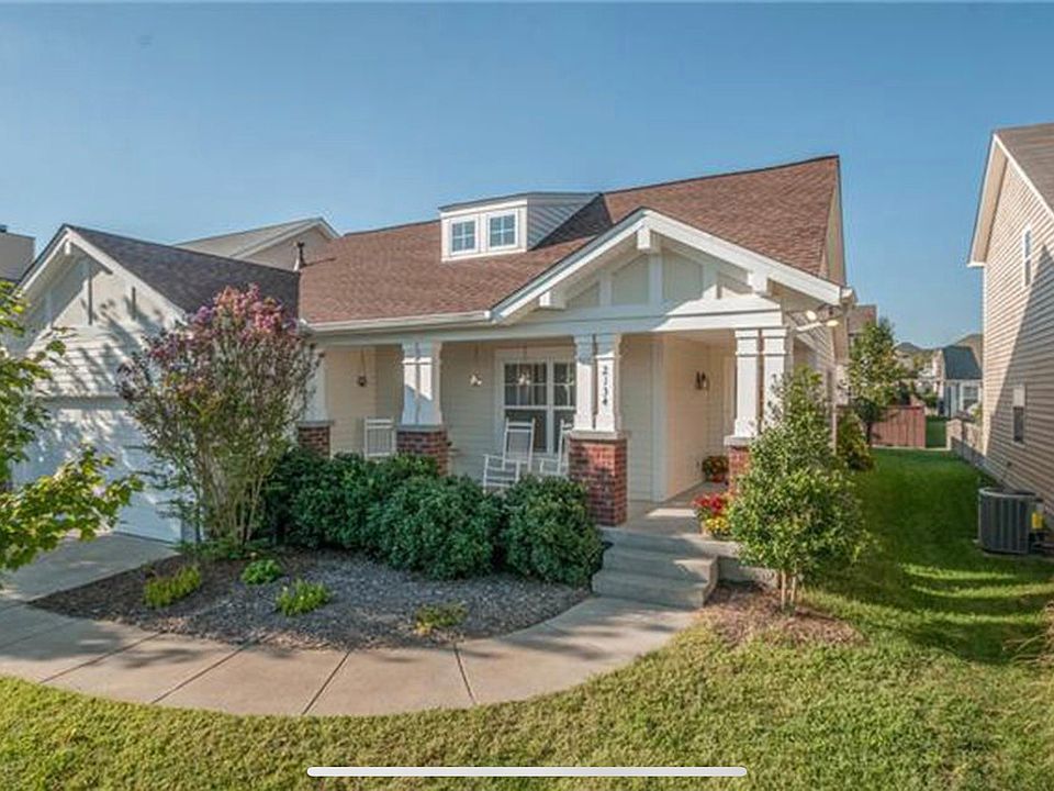 The fenced in yard is missing from this photo. FYI