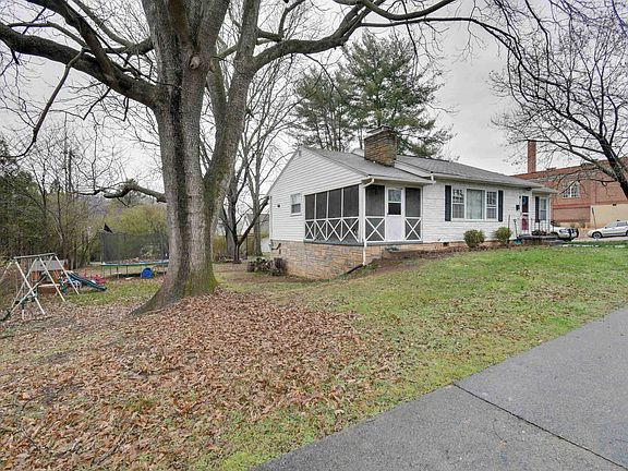 2nd image of 2275 Chestnut Ave