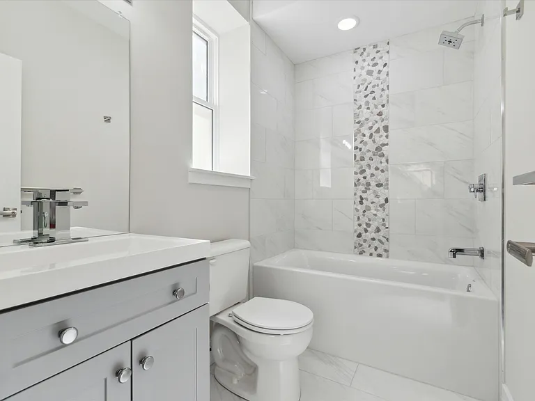 723 N 35th St #103 — Photo 3