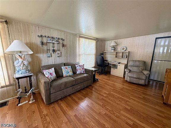 3rd image of 204 Sojourn Dr