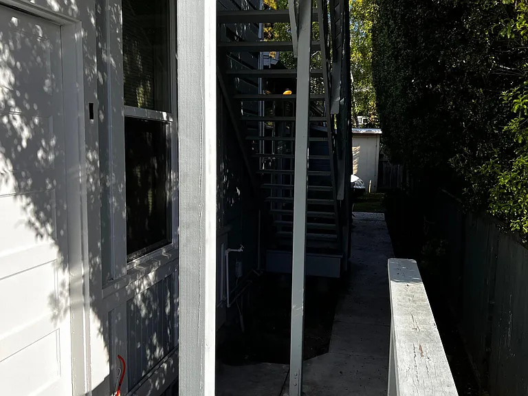 320 Locust St #2 — Photo 4