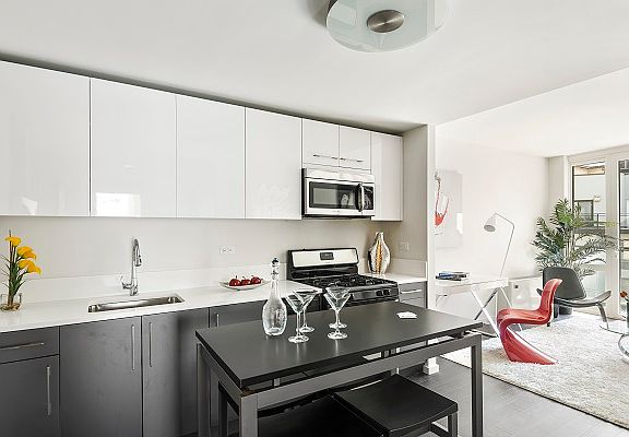 3rd image of 235 E 44th St APT 4D