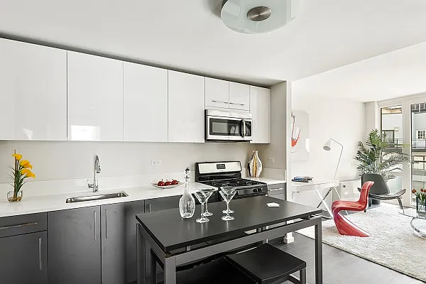 235 E 44th St #11D — Photo 3