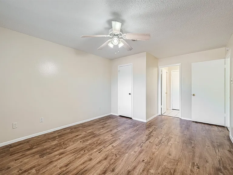 1913 W Loop #A — Photo 6