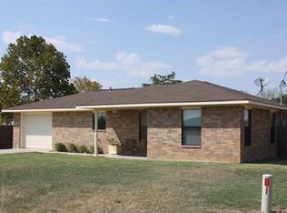 1302 W 16th St, Cameron, TX 76520