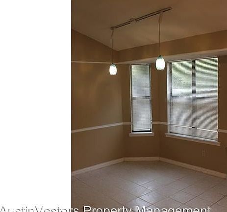 5th image of 807 Lasso Dr