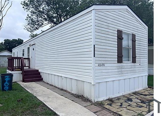 2nd image of 2109 Primrose Ln #2109