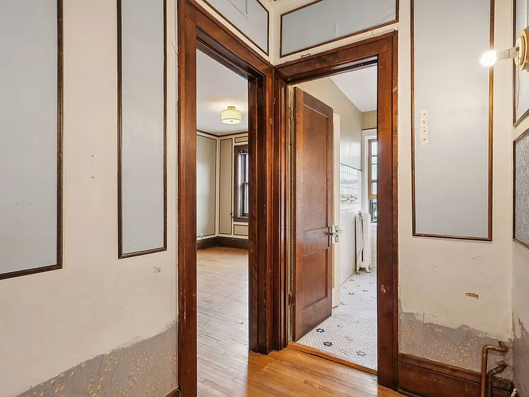 1426 West 31st Street — Photo 8