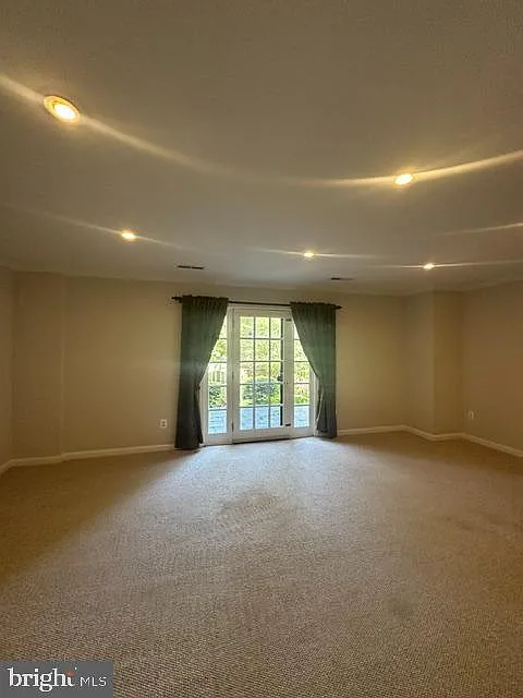 3 bed, 4.0 bath, 1640 sqft, $3,895 — Photo 2