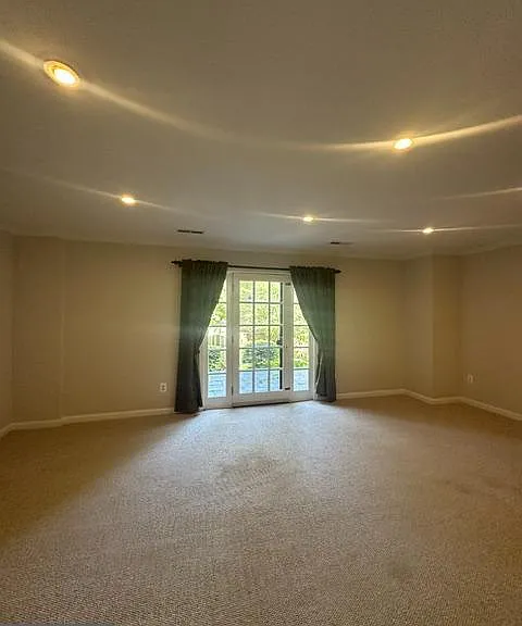 7412 Hallcrest Dr — Photo 2