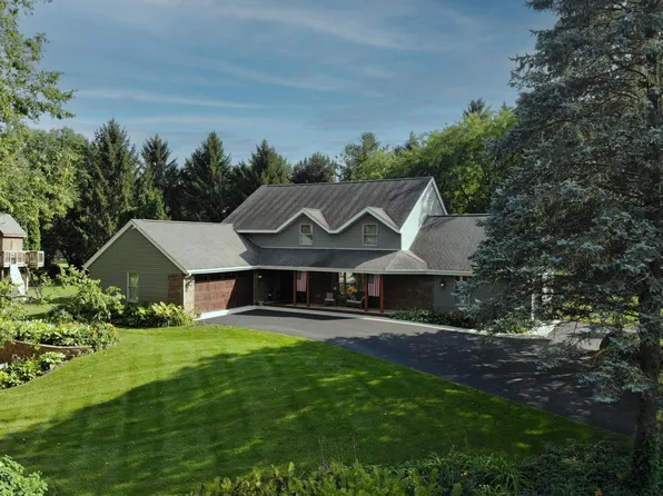 7511 Grace Dr, Roscoe, IL 61073