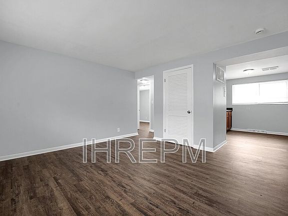 5th image of 2279 Holt Ave #B