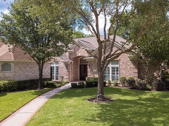 2nd image of 22 Champion Villa Dr