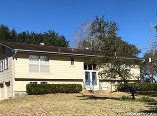 135 County Road 130, Floresville, TX 78114