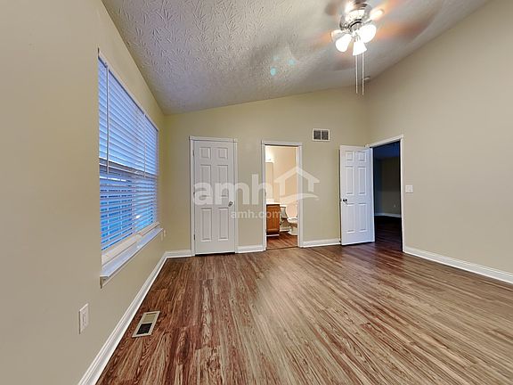 5th image of 1728 Stewart Dr