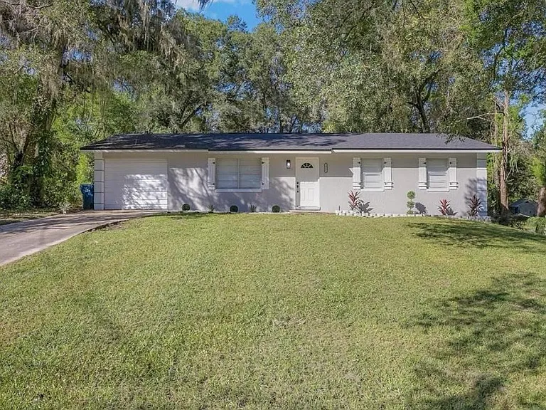 2061 Tanglewood Dr — Photo 1