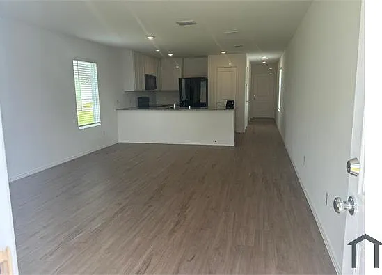 1420 Silver Oak Ln — Photo 4