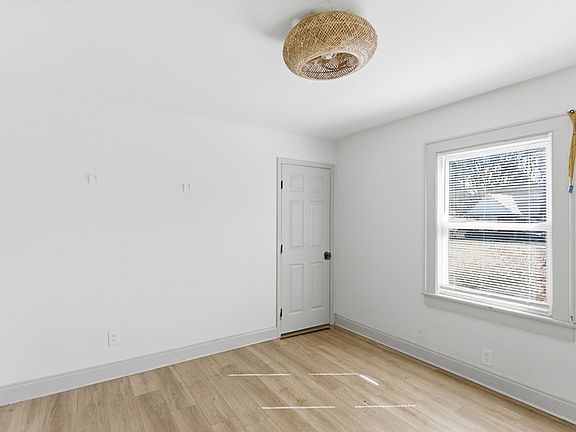 2nd image of 3227 Avondale Ave #1