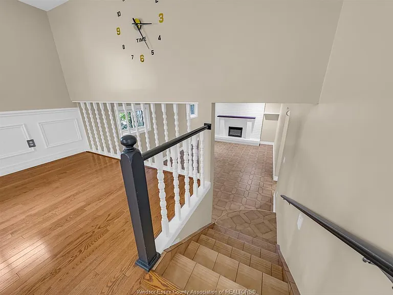2823 Garvey Cres — Photo 24
