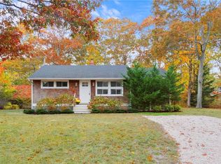 7 Palo Alto Dr, Hampton Bays, NY 11946