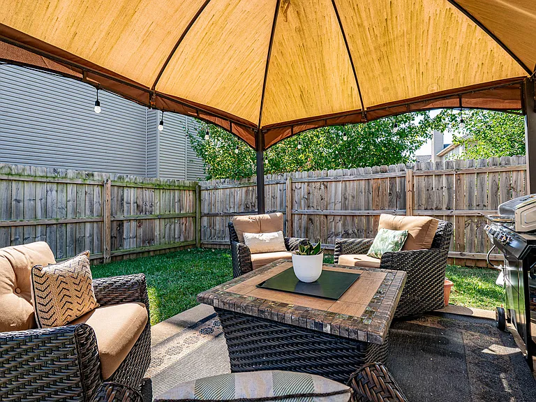 11009 Symington Cir — Photo 46
