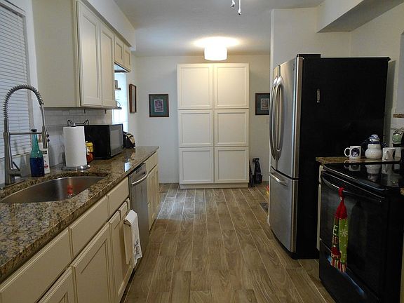 5th image of 4968 Vincennes St