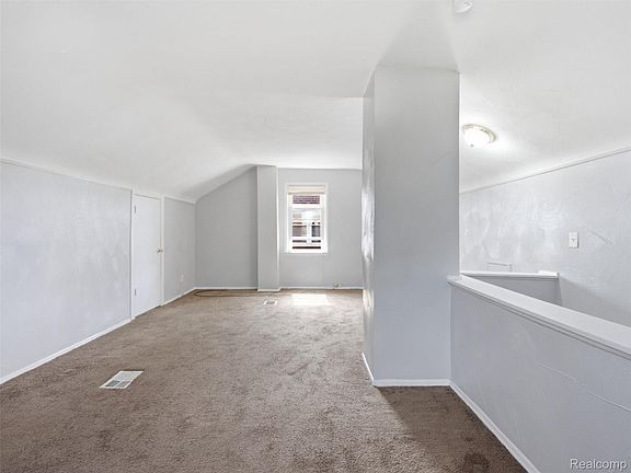 3rd image of 10055 Marlowe St