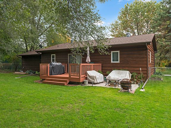 5th image of 837 124th Ln NE
