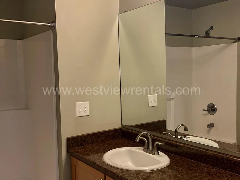 200 E Maple St — Photo 364
