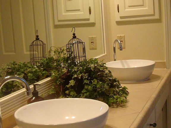 Vessel sinks in master