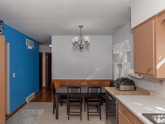 5th image of 2725 W Lombard St
