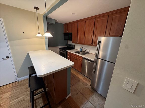 4th image of 750 Shore Road #3A