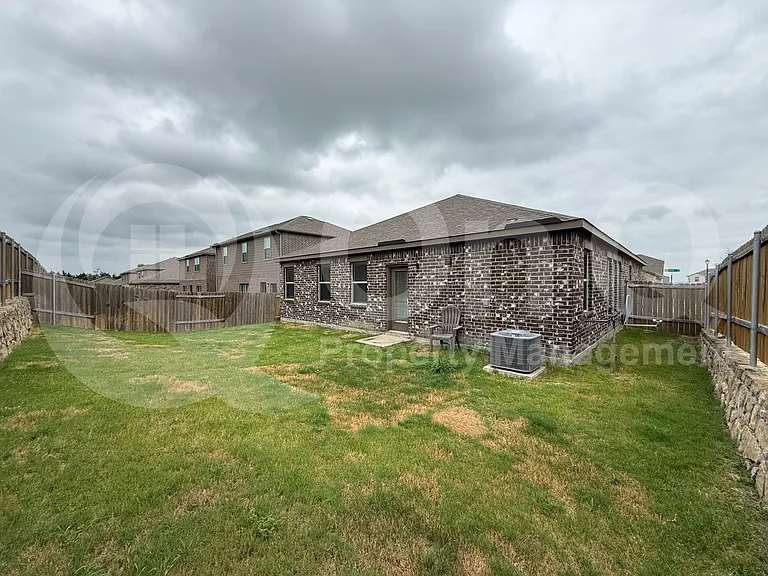 304 Tranquil Ln — Photo 2