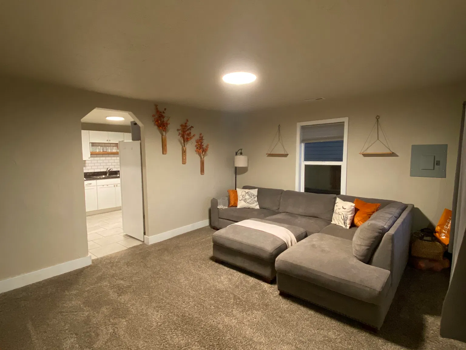 3 bed, 1200 sqft, $2,050 — Photo 2