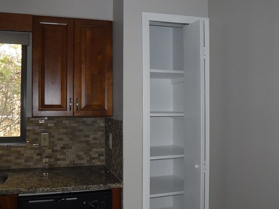 4th image of 921 Brennam Pl