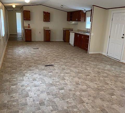 3rd image of 5 Henry Lee Ln