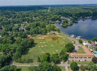 3 Shrakes Hotel Dr, Akron, OH 44319