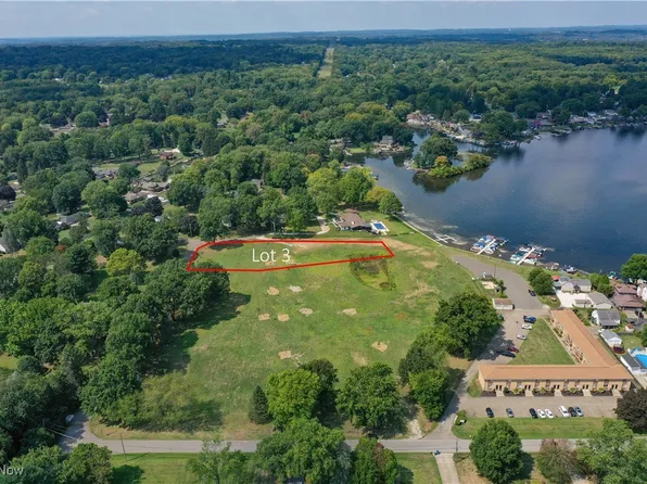 3 Shrakes Hotel Dr, Akron, OH 44319