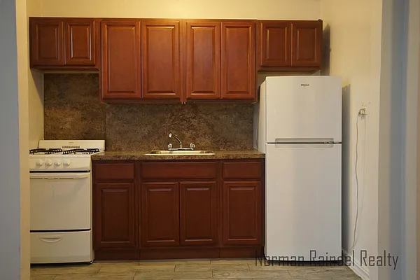 Rented by Norman Raindel, LREB | media 15