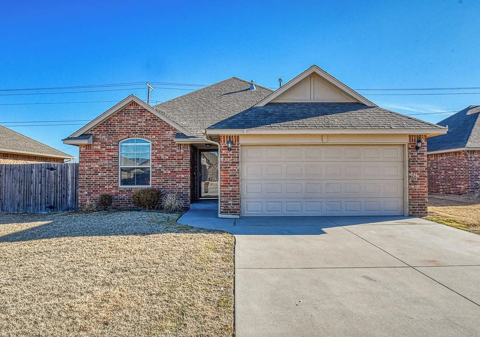 Three Bedroom Home with Storm Shelter in Moore! — Photo 1