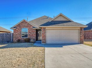 1004 Ridgeway Dr, Moore, OK 73160