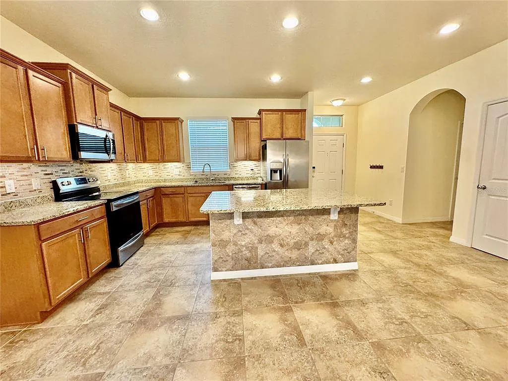 3 bed, 2.5 bath, 2014 sqft, $2,850 — Photo 3