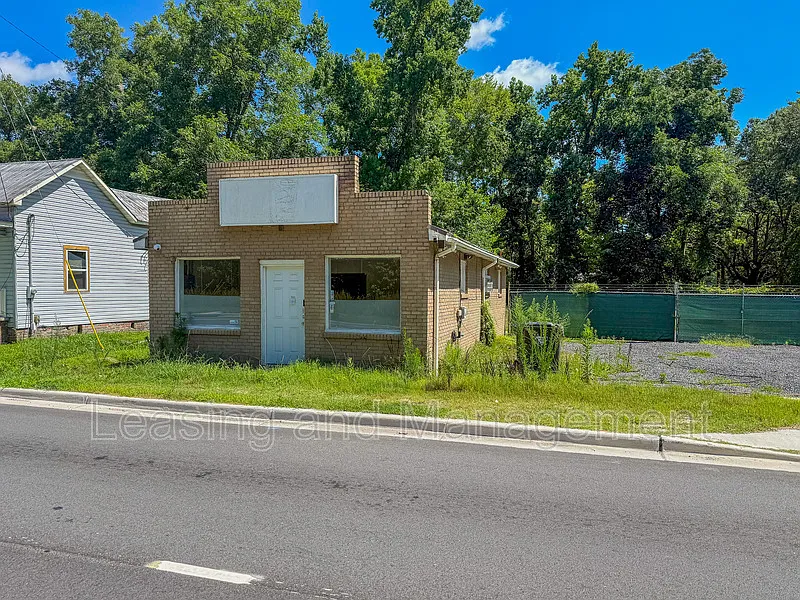 839 W Richardson Ave