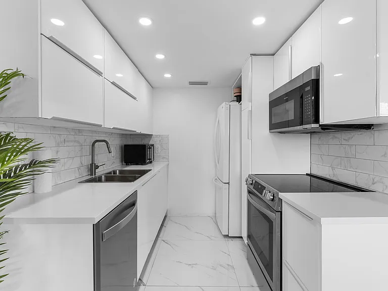 3028 Harwood Dr #D — Photo 1