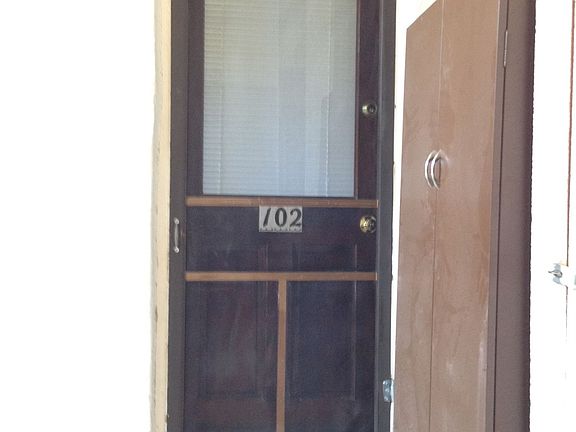 KITCHEN ENTRY/STORAGE LOCKER