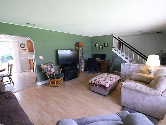 4th image of 420 Oak Park Cir