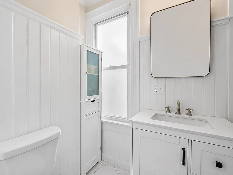 806 Wellington St — Photo 8